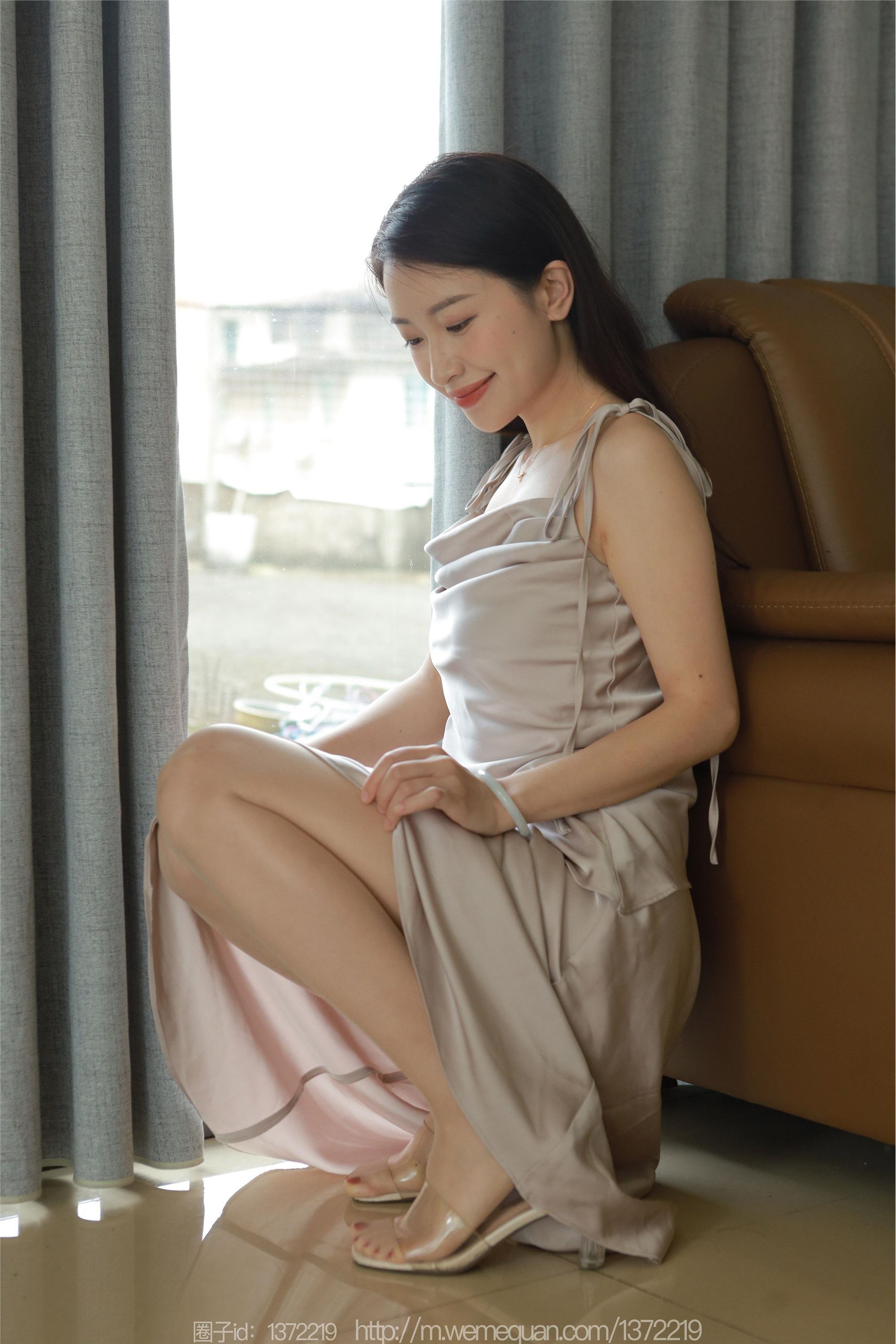 IESS异思趣向  2023.05.15 丝享家 1452 小婕《香槟色吊带裙》